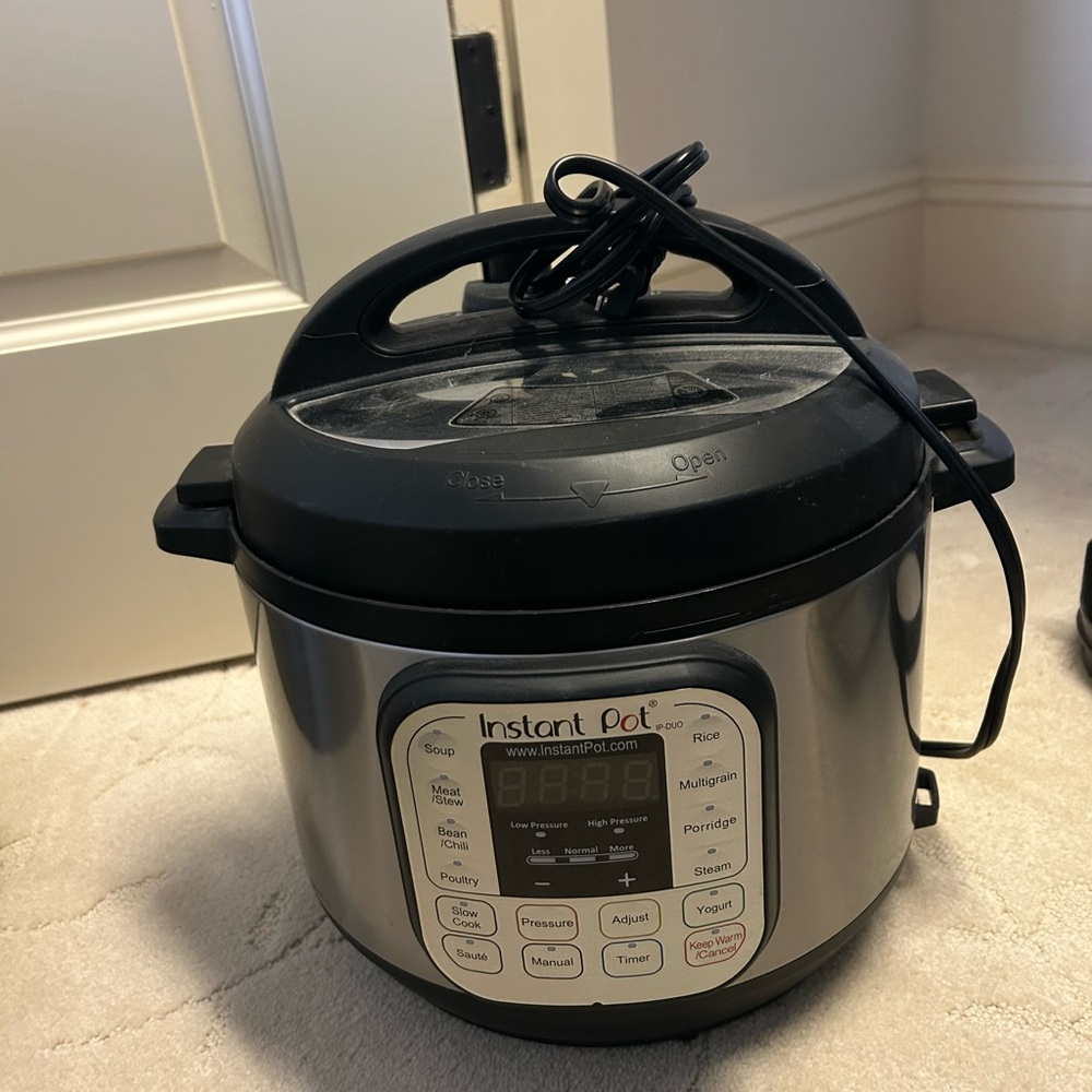 NEW 3-quart Mini Instant Pot Electric Pressure Cooker